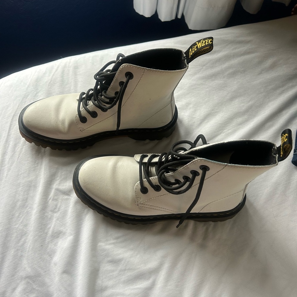Size 7 White Dr.Martens